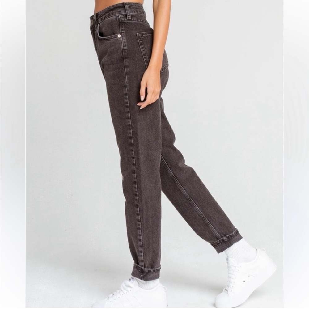 BDG  Mom Jeans in Washed Charcoal
